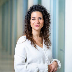 Portretfoto Shari Deira - Communicatieadviseur RSJ